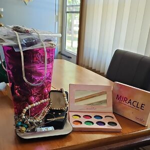 Mystery Jewelry Vase With Miracle Eye Palette Cubic Zirconia NWT Weight 3.522